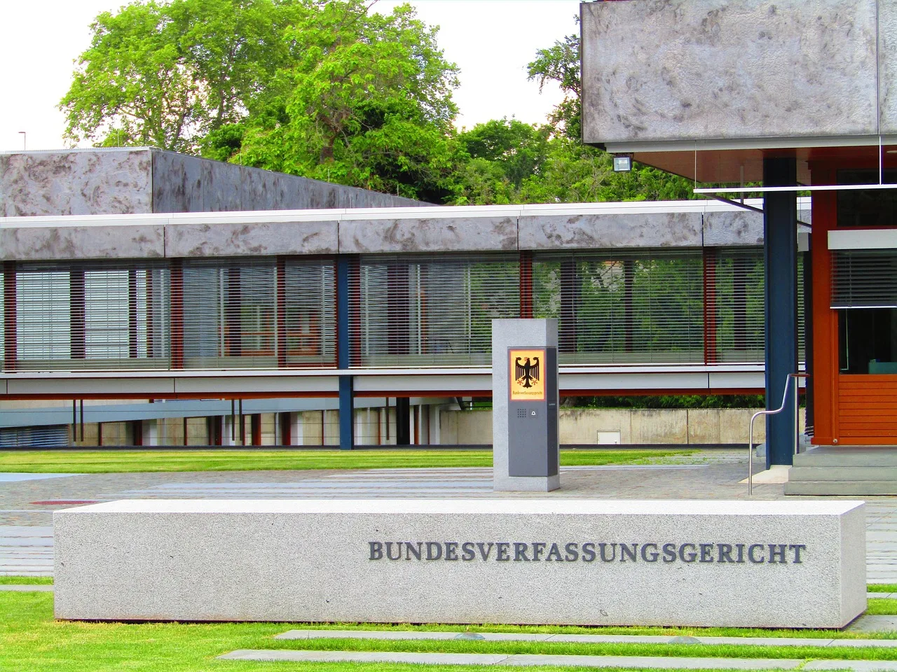 Foto zum Beitrag 3 Wege zur beeidigten Übersetzung in Berlin für Behörden und Gerichte